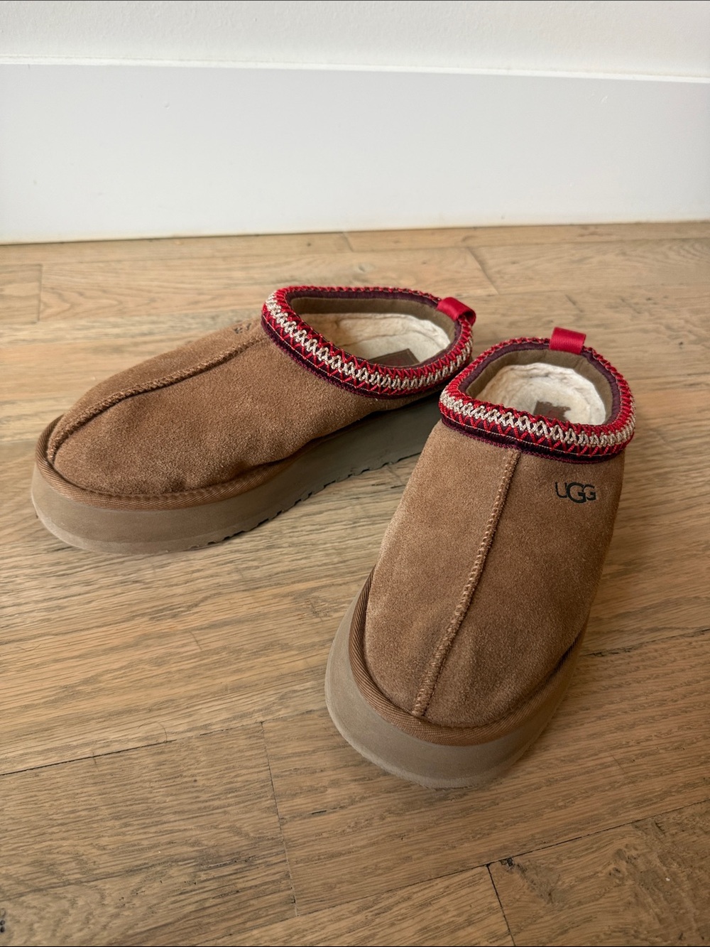 UGG Women's Chestnut Suede Slip-On Clog with Red Trim Size 9